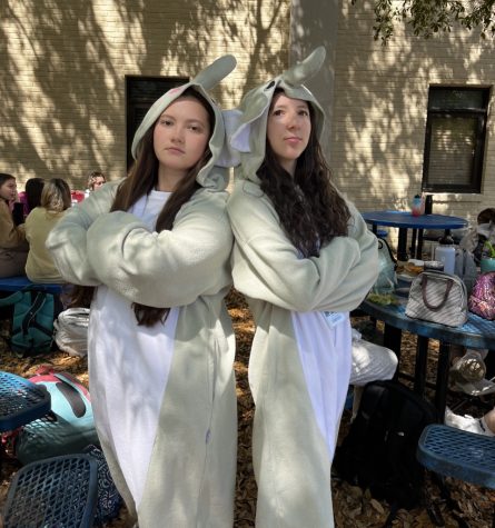 Bella Bennett and Callie Porte twinning on Tuesday of spirit week. Photo by: Kiki Kramer